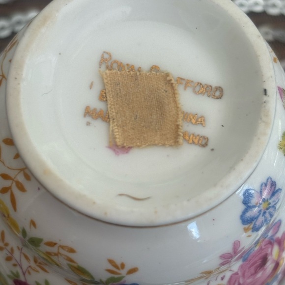 Royal Stafford "June Roses" Chintz teacup and saucer set - Picture 5 of 8